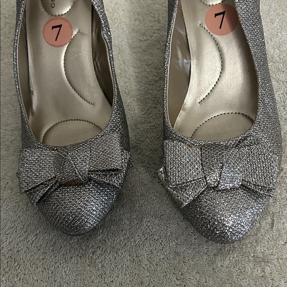 Bandolino metallic Size 7 M sparkles silver bow round toe wedge heels shoes - Picture 8 of 12